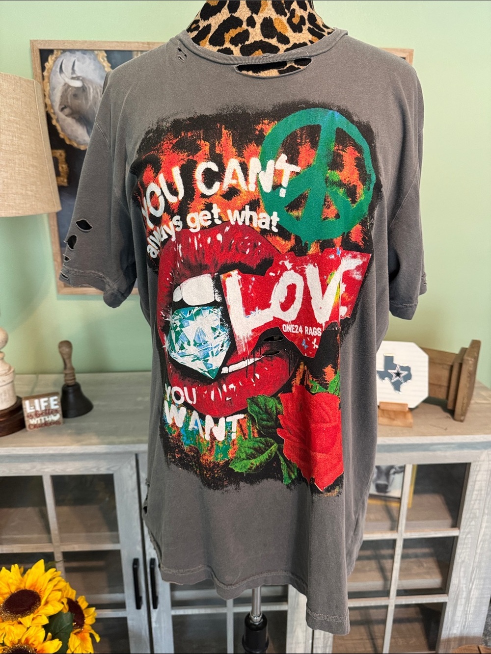 One 24 Graphic Love Diamond Tee in Charcoal  Sz XL